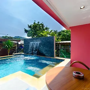 https://pinky-hotel.koh-lantahotels.net